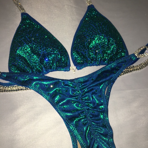 Competition Bikini Turquoise on Turquoise Mermaid - Picture 3 of 8